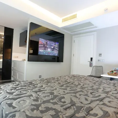 Riva Alsancak アパートホテル イズミル